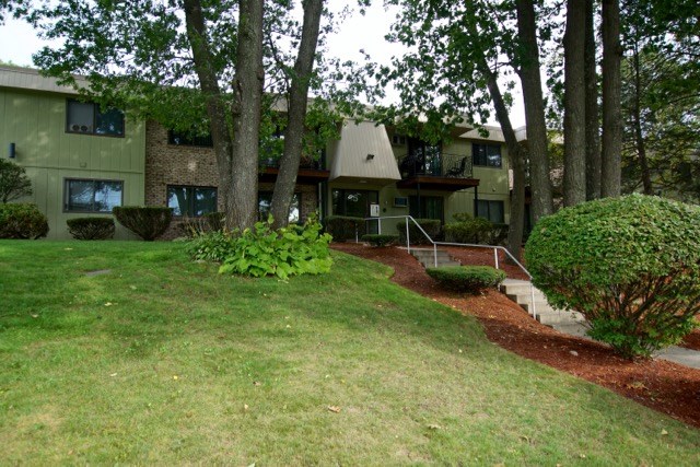 5 Strawberry Bank Road, Unit 1 Nashua, NH 03062 - Photo 1 of 17