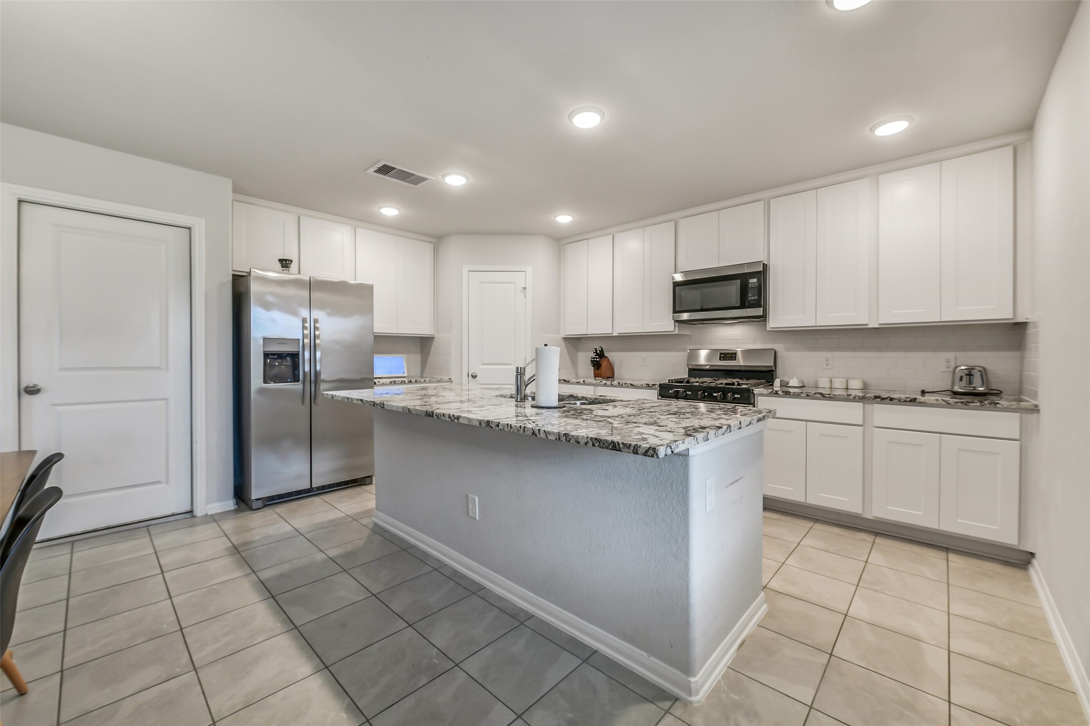 1802 Tioga Vw Drive Rosharon, TX 77583 - Photo 9 of 30 Gallery Image 9