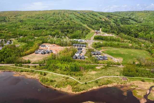 $950,000 | 8408 Potters Place, Duluth, MN 55808