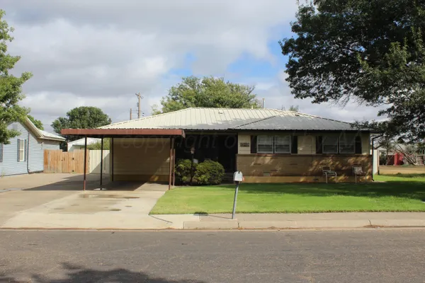 $185,000 | 606 Northwest 8th Street, Dimmitt, TX 79027