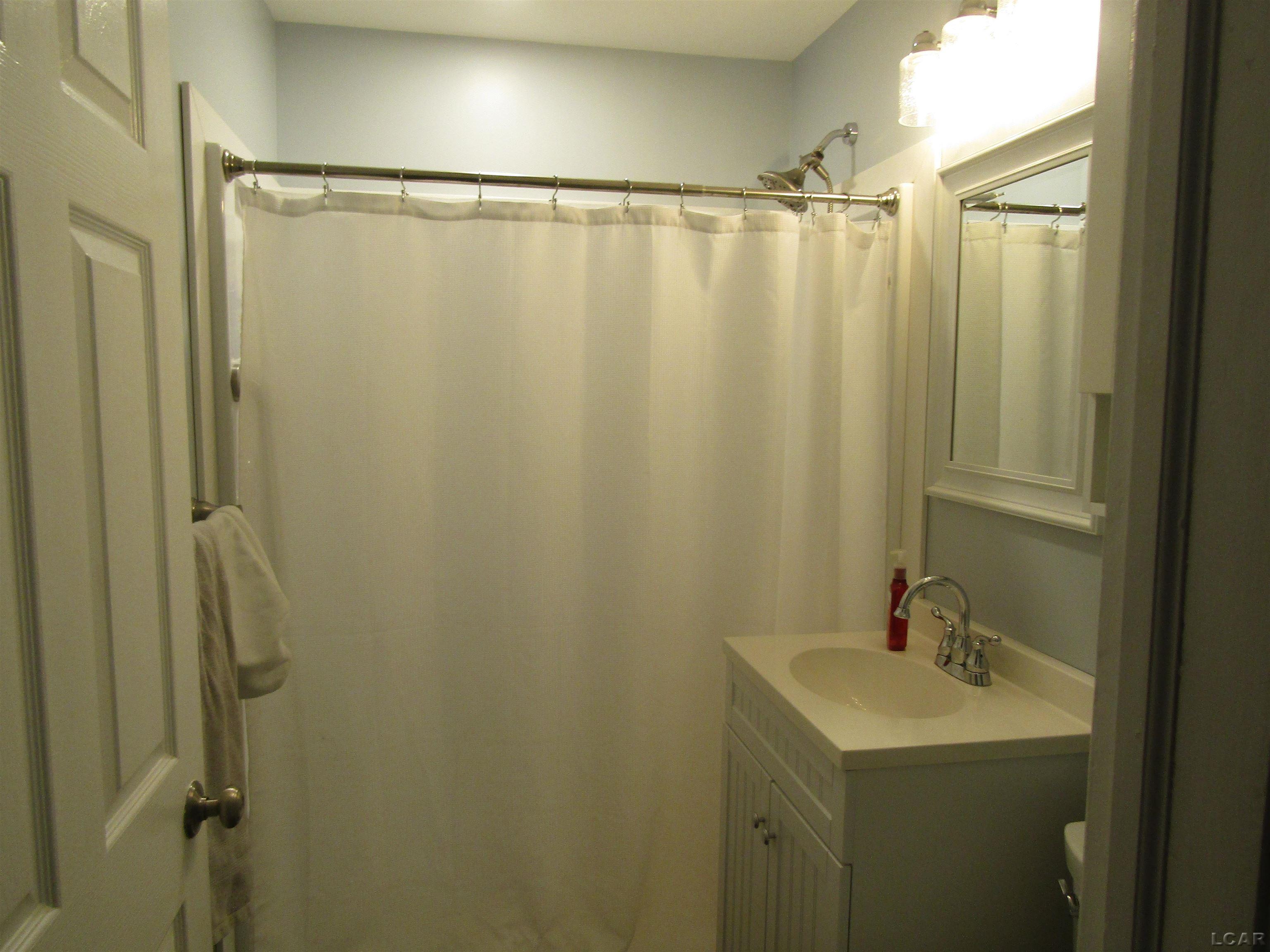 736 State Street Adrian, MI 49221 - Photo 11 of 24 50176218-de4486d2-6084-4544-966f-4b5c1393ace6.JPG