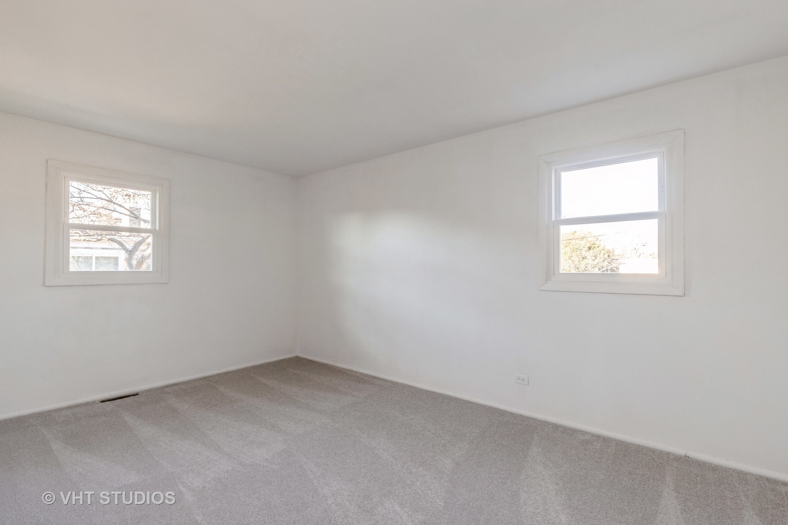 238 Allanson Road Mundelein, IL 60060 - Photo 13 of 18 an empty room with windows