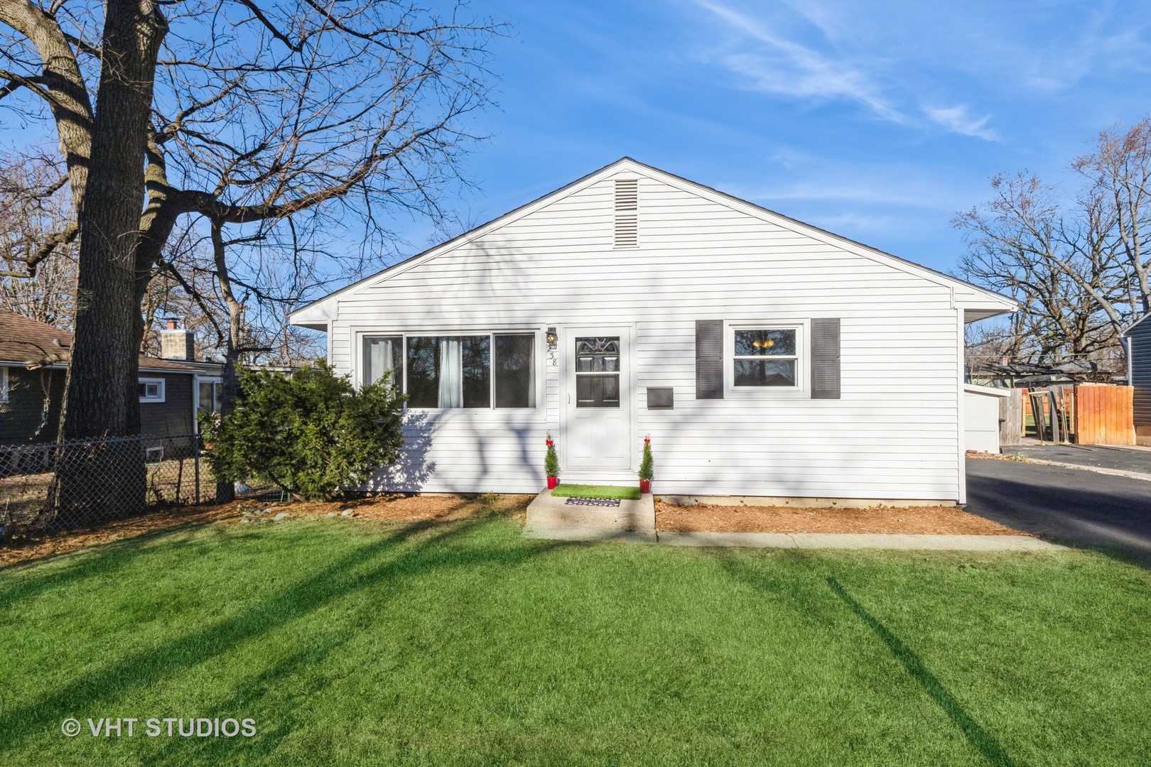 238 Allanson Road Mundelein, IL 60060 - Photo 3 of 18 a view of a house with a yard