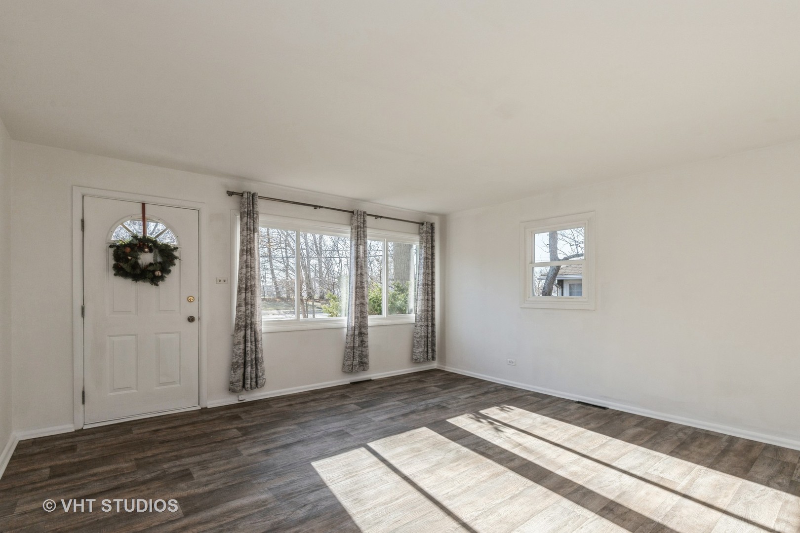 238 Allanson Road Mundelein, IL 60060 - Photo 6 of 18 a view of an empty room with a window