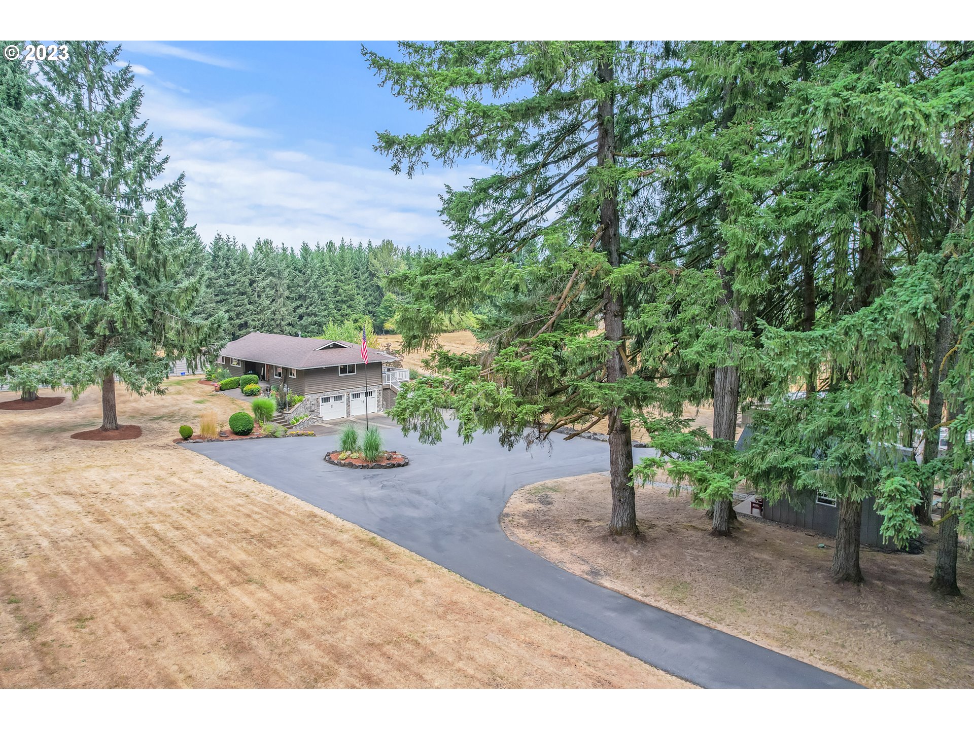 32311 Viewcrest Drive Warren, OR 97053 - Photo 37 of 46 a backyard of a house with table and chairs
