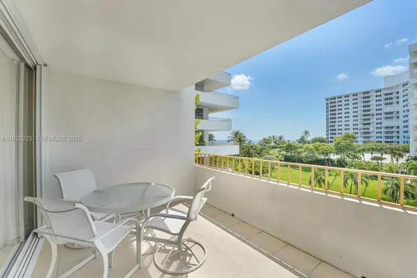 $5,100 | 177 Ocean Ln Drive, Unit 413, Key Biscayne, FL 33149