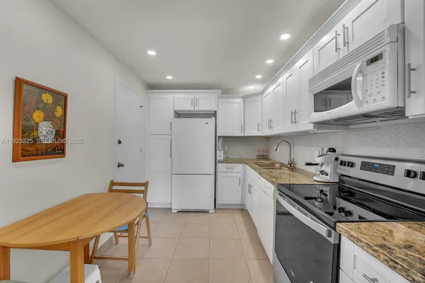 $5,100 | 177 Ocean Ln Drive, Unit 413, Key Biscayne, FL 33149