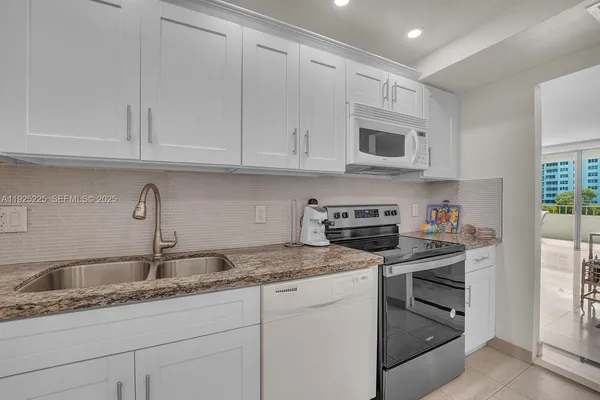 $5,100 | 177 Ocean Ln Drive, Unit 413, Key Biscayne, FL 33149