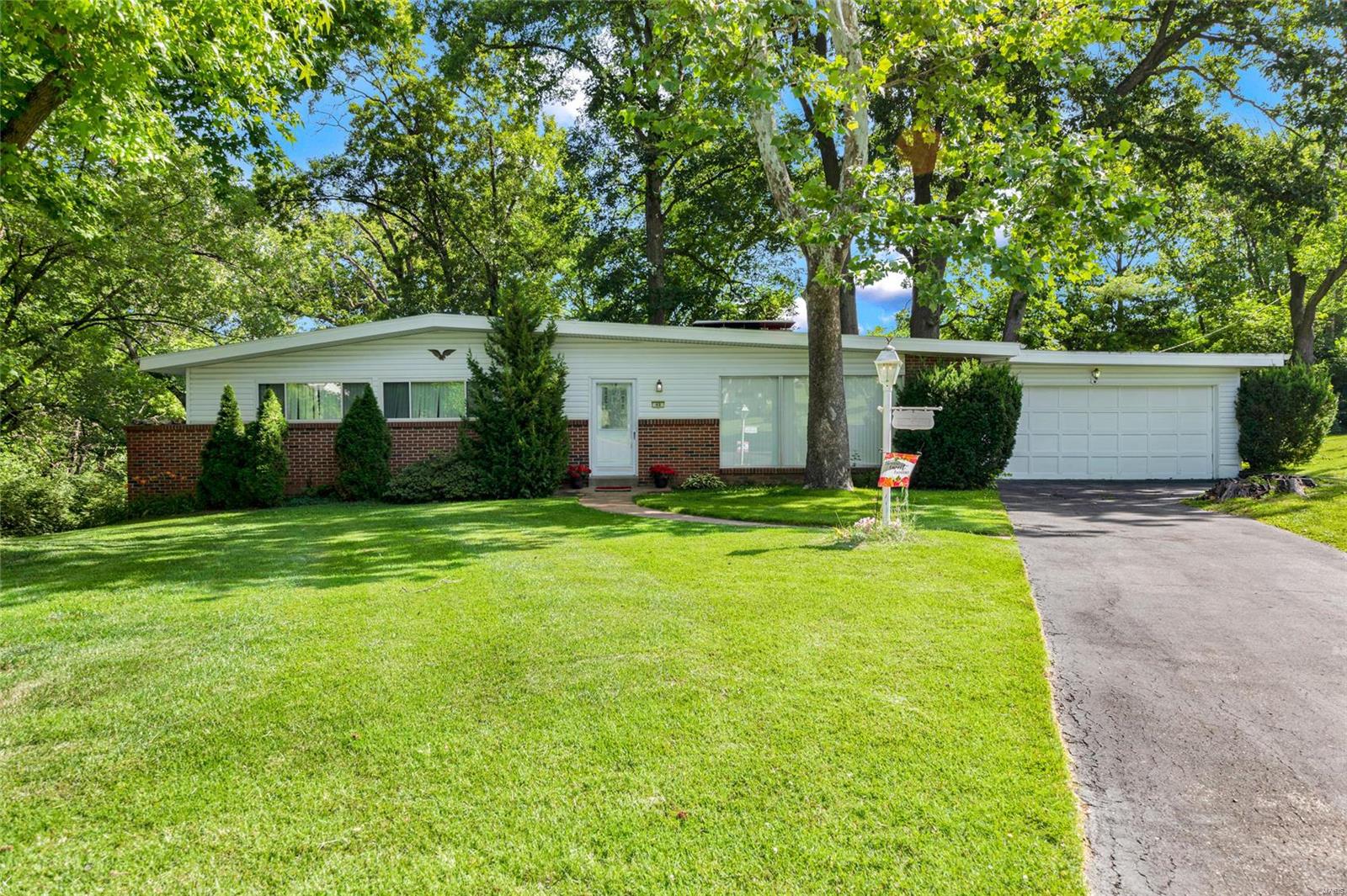 48 Rae Court St. Louis, MO 63146 - Photo 1 of 46 Gallery Image 1