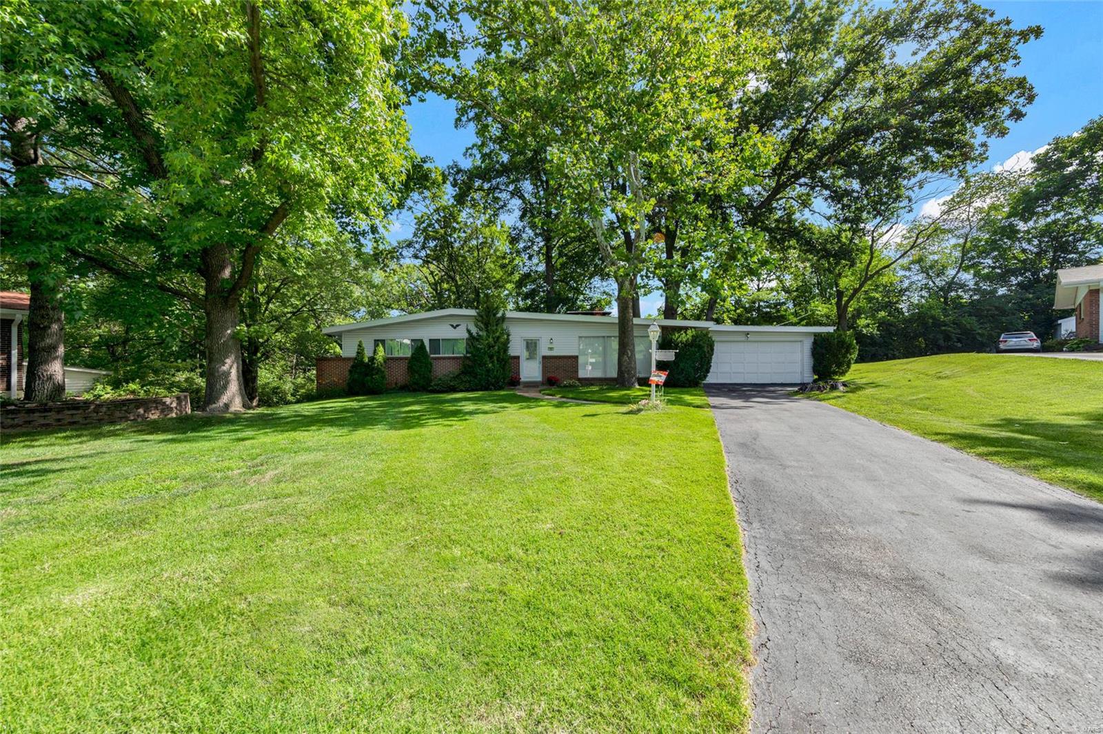 48 Rae Court St. Louis, MO 63146 - Photo 3 of 46 Gallery Image 3