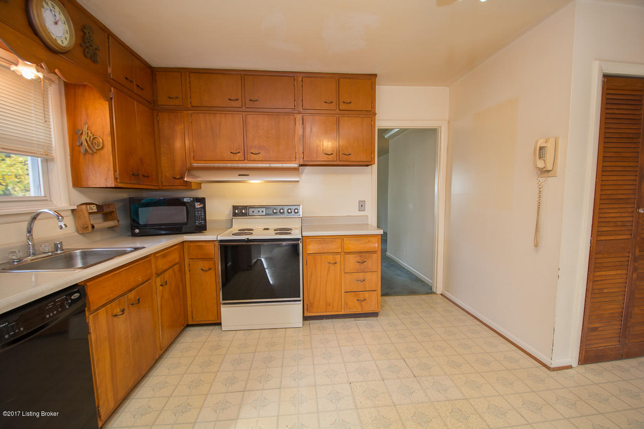 3739 Rouge Way Louisville, KY 40218 - Photo 15 of 40 Eat-In Kitchen