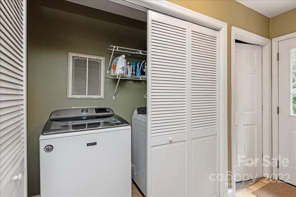 709 Neill Ridge Road Matthews, NC 28105 - Photo 19 of 38 a room that has a stove and a window