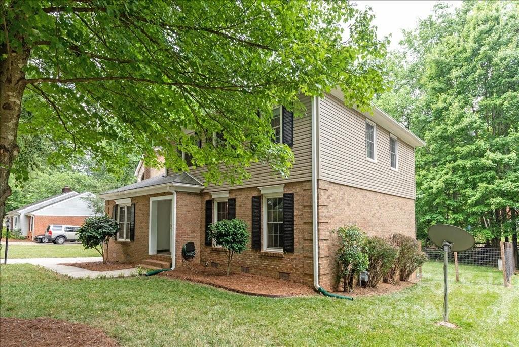 709 Neill Ridge Road Matthews, NC 28105 - Photo 5 of 38 a backyard of a house with seating space