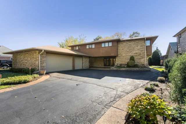 525 Edgemont Lane, Park Ridge, IL 60068