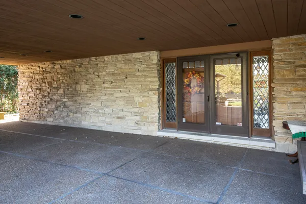 a view of entryway with a floor to ceiling window and potted plant