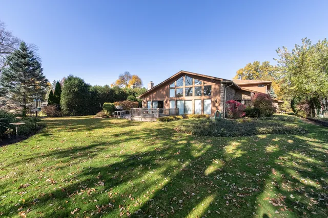 525 Edgemont Lane, Park Ridge, IL 60068