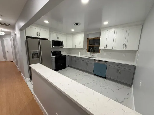 $3,200 | 47 Country Village Court, Unit 2, Bayonne, NJ 07002