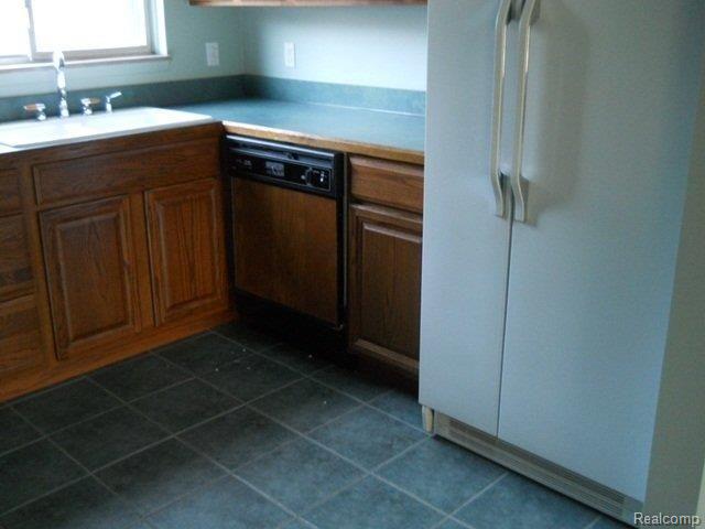 405 Miller Avenue Rochester, MI 48307 - Photo 6 of 14 261-878944 Kitchen 4.JPG