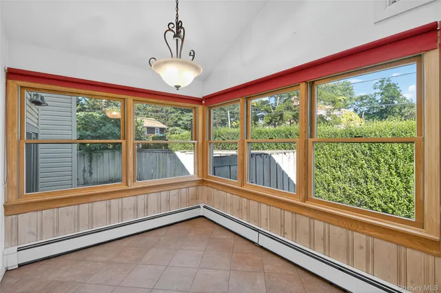 $599,000 | 8 Lovers Lane, Huntington, NY 11743