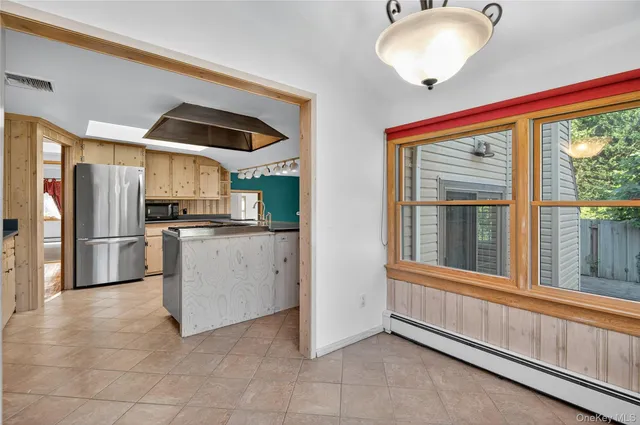 $599,000 | 8 Lovers Lane, Huntington, NY 11743