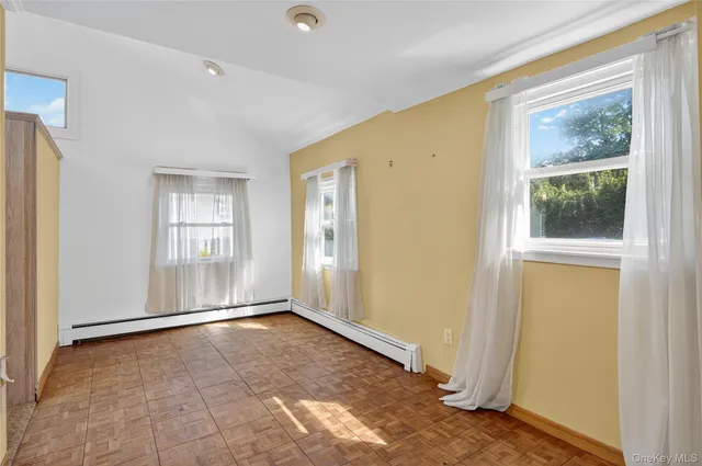 $599,000 | 8 Lovers Lane, Huntington, NY 11743