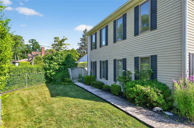 $599,000 | 8 Lovers Lane, Huntington, NY 11743