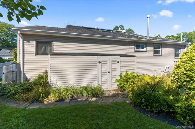 $599,000 | 8 Lovers Lane, Huntington, NY 11743