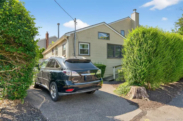 $599,000 | 8 Lovers Lane, Huntington, NY 11743