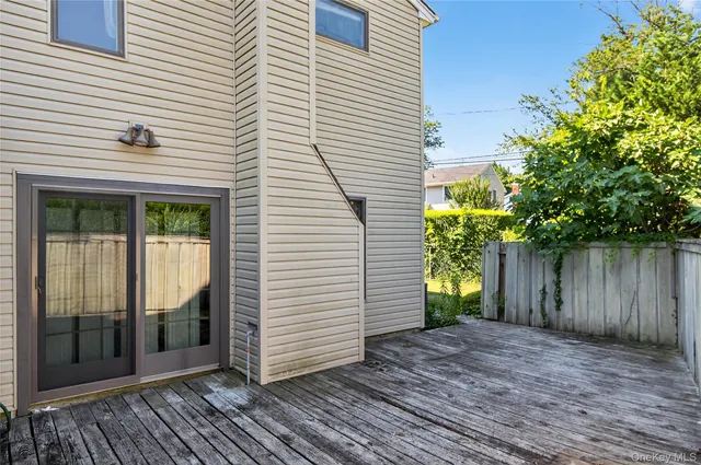 $599,000 | 8 Lovers Lane, Huntington, NY 11743