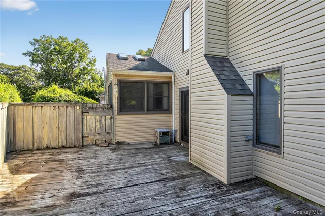 $599,000 | 8 Lovers Lane, Huntington, NY 11743