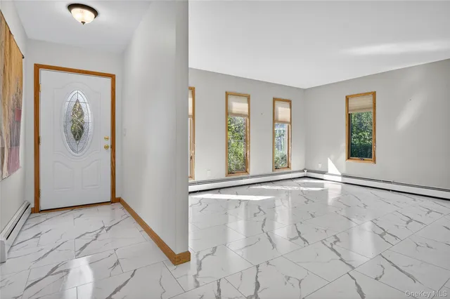 $599,000 | 8 Lovers Lane, Huntington, NY 11743