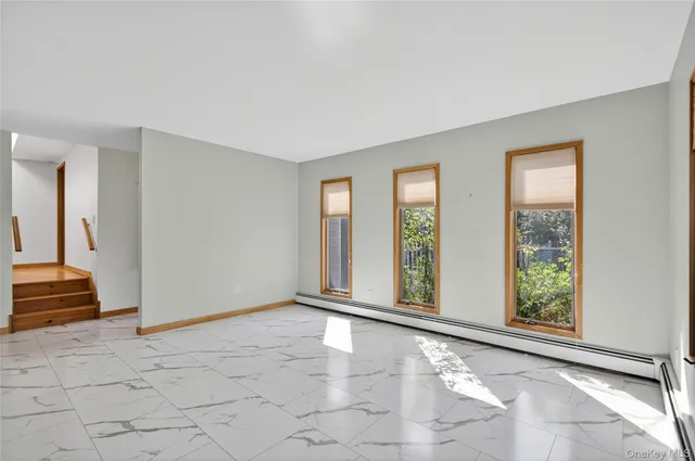 $599,000 | 8 Lovers Lane, Huntington, NY 11743