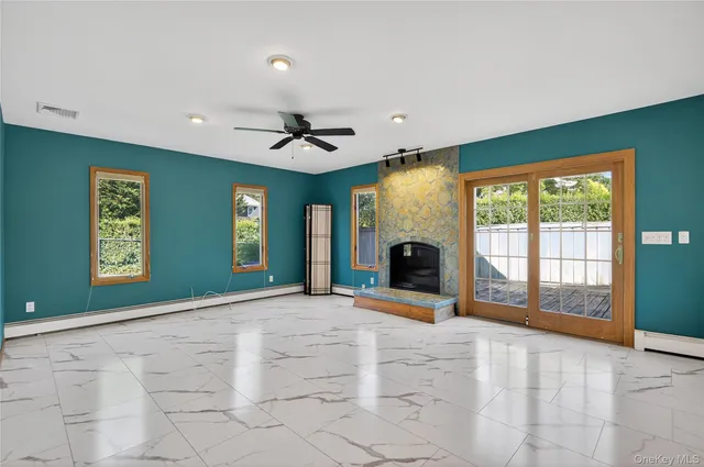 $599,000 | 8 Lovers Lane, Huntington, NY 11743