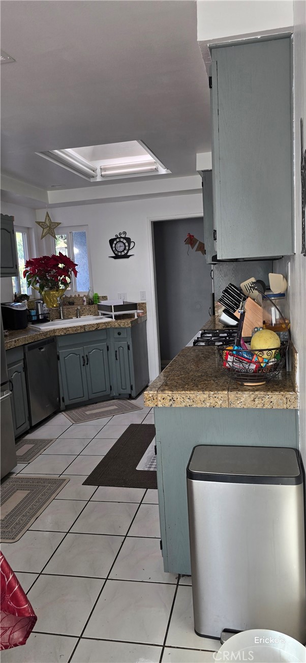 240-room East Shady Grove Drive Riverside, CA 92507 - Photo 4 of 5