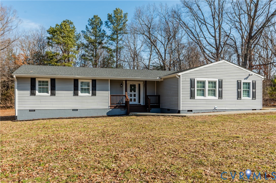10298 Jamestown Road Ashland, VA 23005 - Photo 3 of 46 a front view of a house with a garden