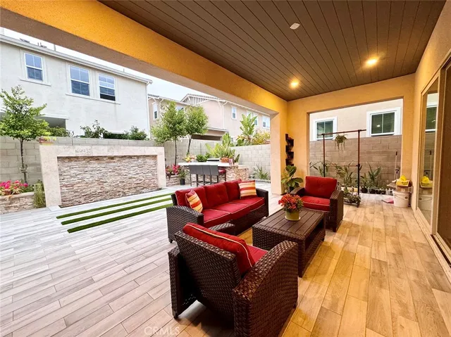 $2,000 | 71 Cartwheel, Irvine, CA 92618