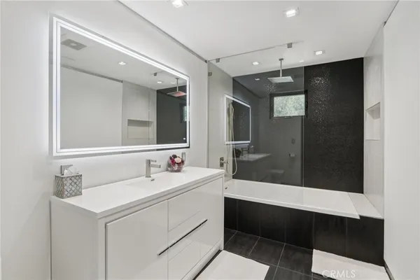 $2,750,000 | 23670 Park Andorra, Calabasas, CA 91302