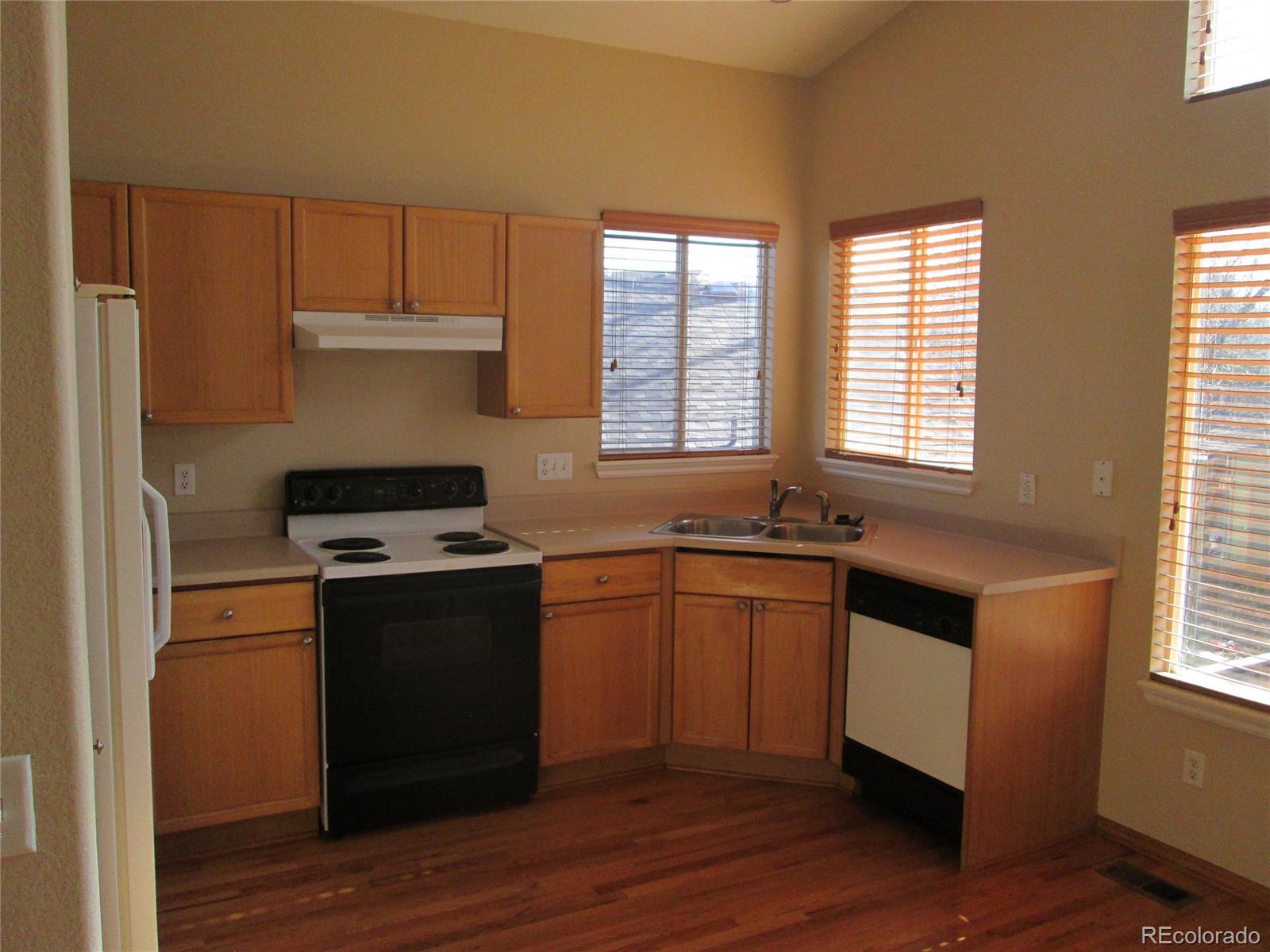 9611 Rockhampton Way Highlands Ranch, CO 80130 - Photo 6 of 18 Gallery Image 6