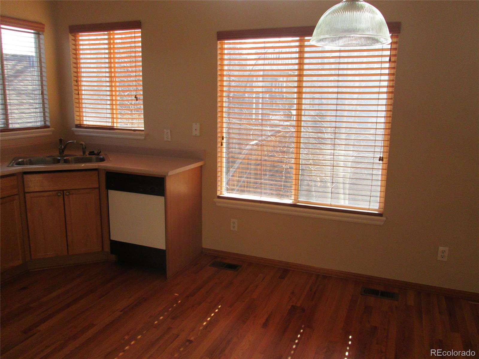 9611 Rockhampton Way Highlands Ranch, CO 80130 - Photo 7 of 18 Gallery Image 7