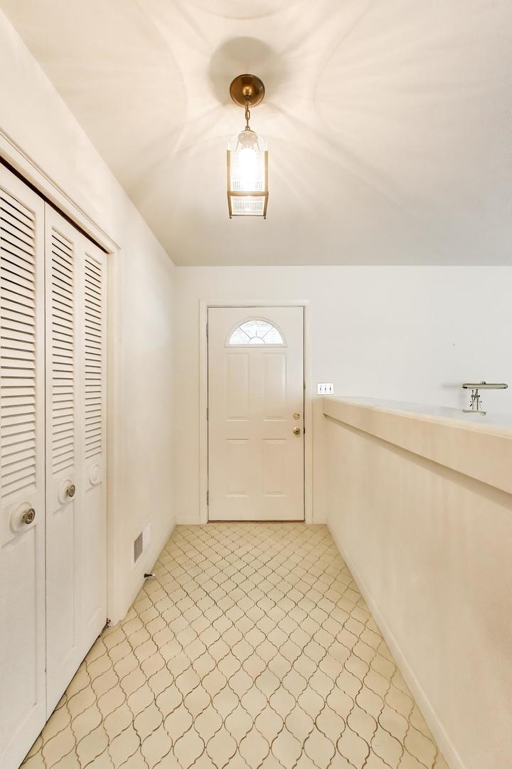 133 Howe Terrace Barrington, IL 60010 - Photo 5 of 45