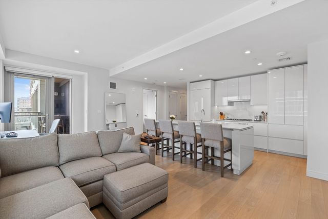 $2,065,000 | 133 Seaport Boulevard, Unit 620, Boston, MA 02210