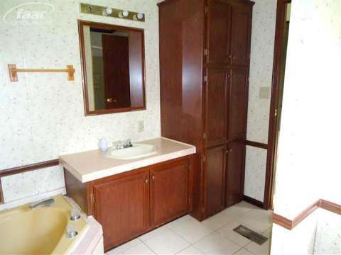 2833 South Elba Road Lapeer, MI 48446 - Photo 27 of 32 20375112-27.JPG
