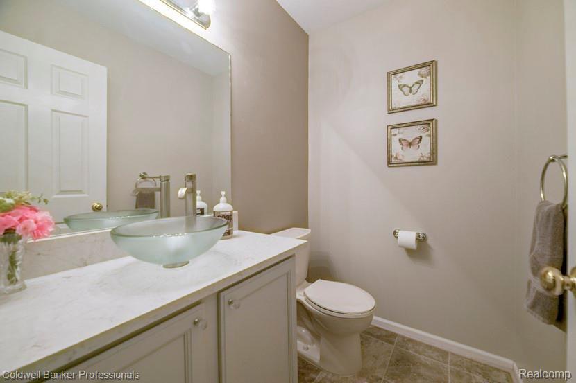 2211 South Shore Court Rochester Hills, MI 48307 - Photo 20 of 48