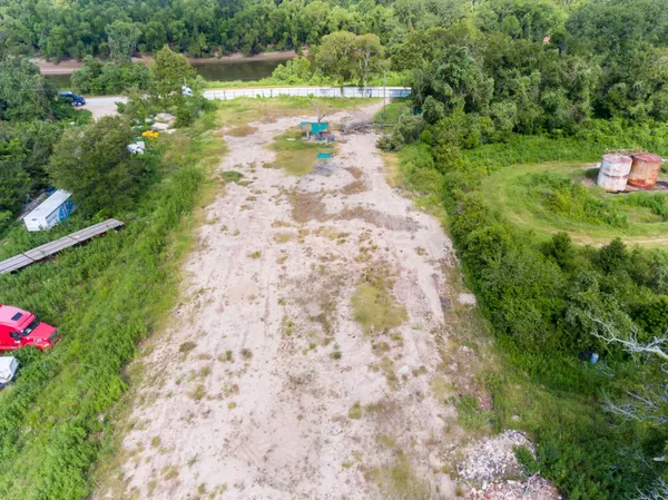 a view of a pathway with a yard