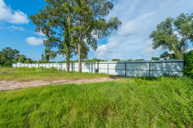 a view of a garden with a big yard