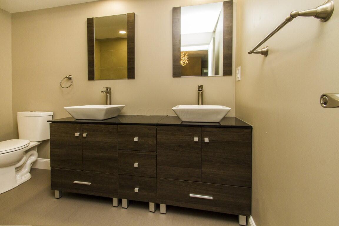 1428 Haddon Road Columbus, OH 43209 - Photo 43 of 69 Hall Bathroom