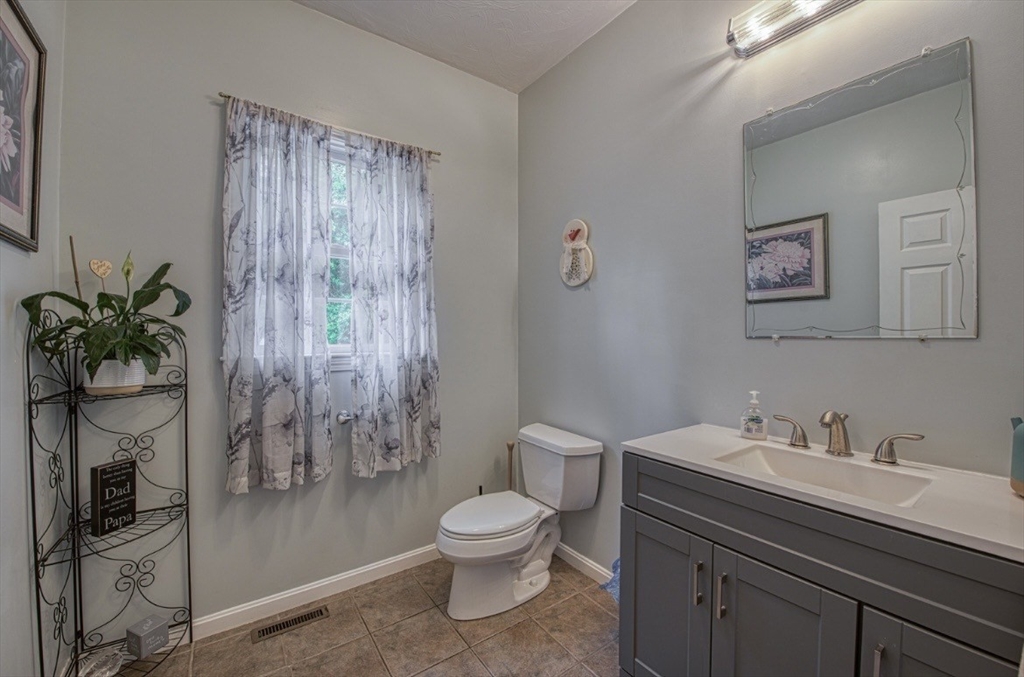 6 Mohawk Road Raynham, MA 02767 - Photo 13 of 41