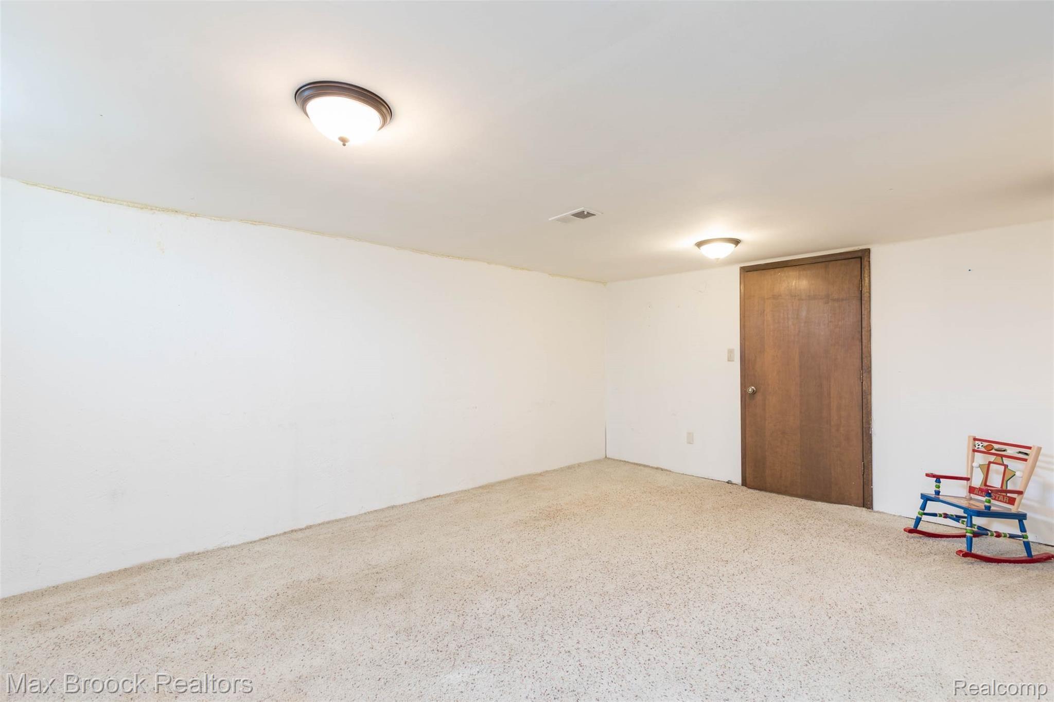 3136 Summers Road Keego Harbor, MI 48320 - Photo 16 of 20 3136 Summers Rd-13.jpg