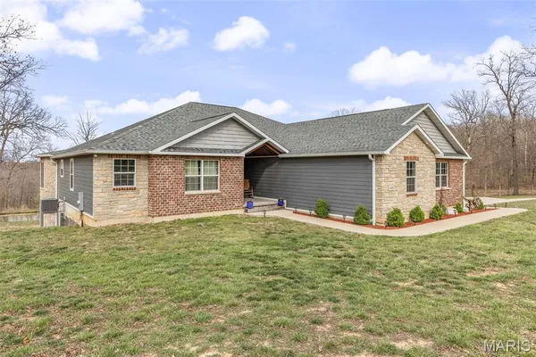 $724,900 | 4095 Saddle Wood Road, De Soto, MO 63020