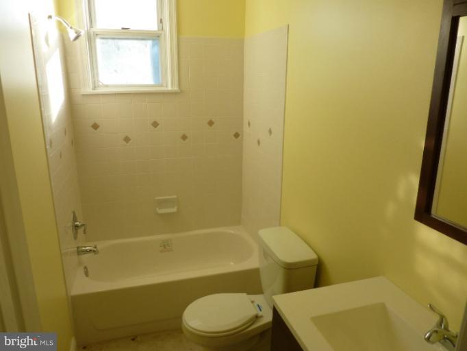 3923 Falls Road Baltimore, MD 21211 - Photo 2 of 15 Bath